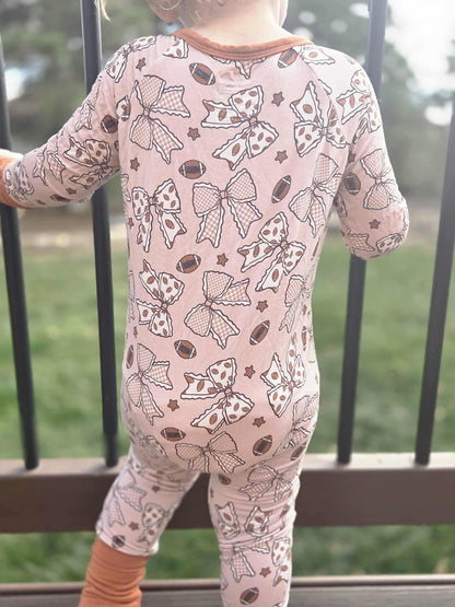 BOW DOWN TO KICKOFF ZIPPY