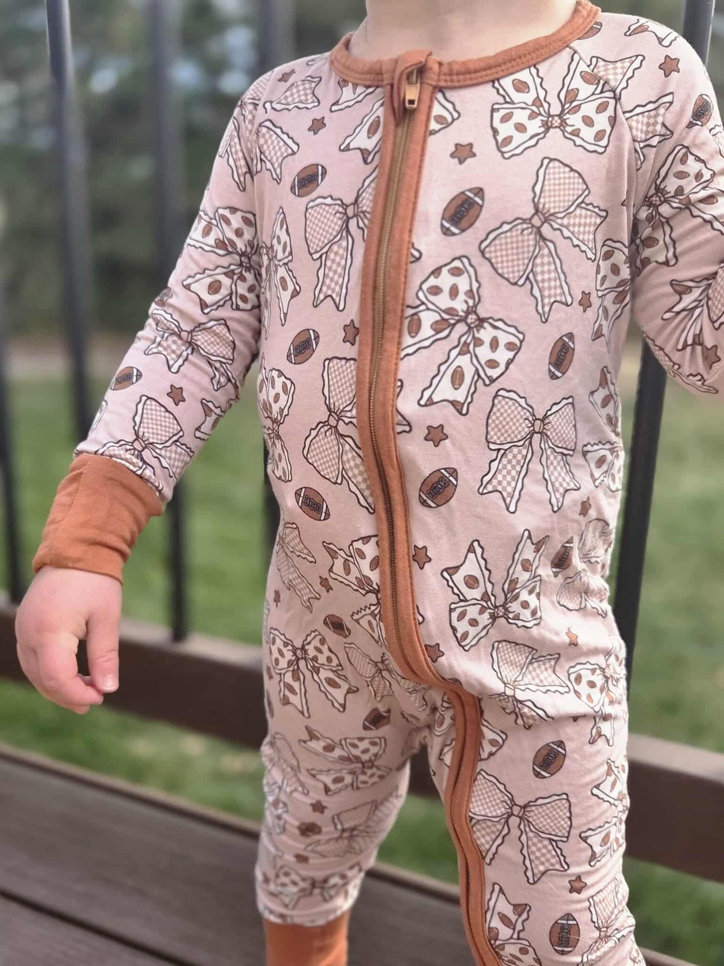 BOW DOWN TO KICKOFF ZIPPY